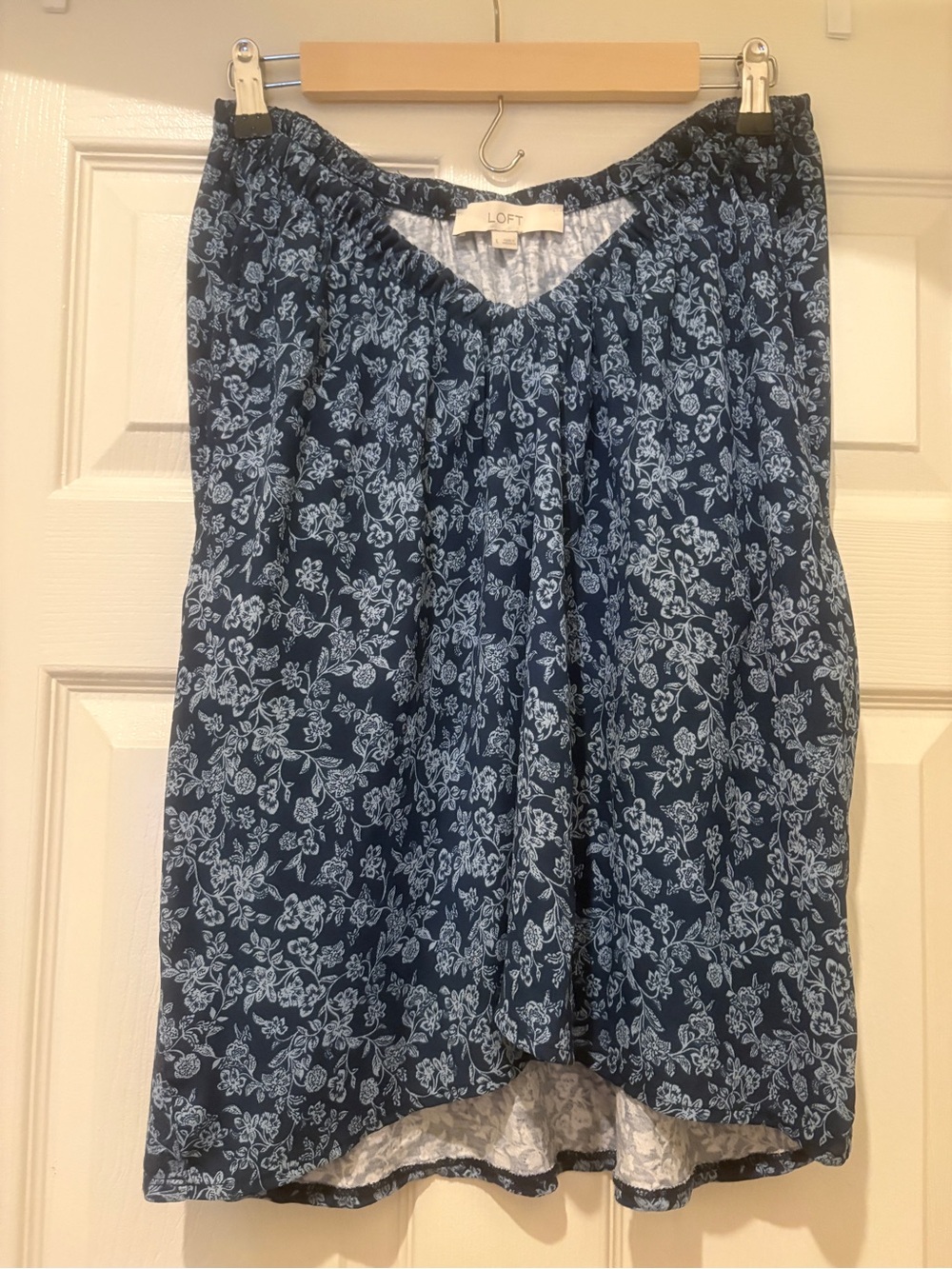 LOFT Large Stretchy Navy Blue Floral Skirt
